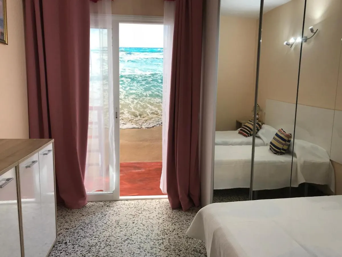 Semesterbostad House In Puerto Santiago, To The Beach 100 Meters !!! Villa Puerto de Santiago  Spanien